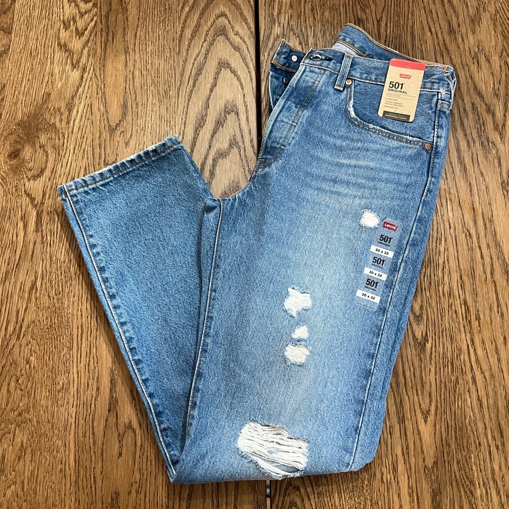 ⛔️SOLD⛔️ NWT! Levi’s 501 high waist button jeans SZ 30x32